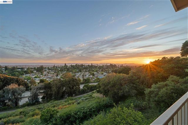 6403 Blue Rock Ct, Oakland, CA 94605