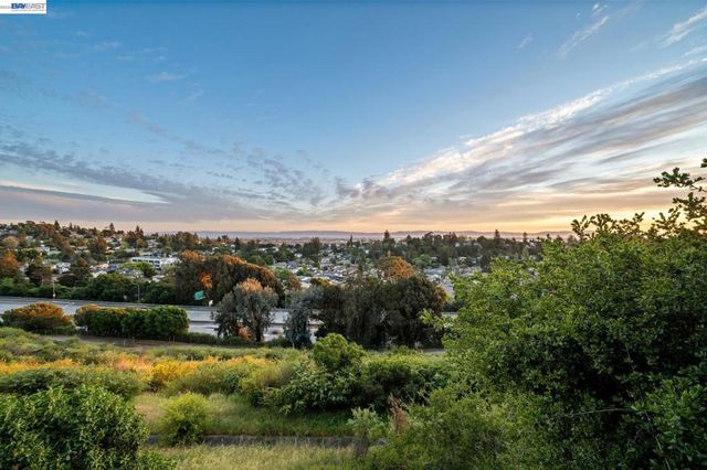 6403 Blue Rock Ct, Oakland, CA 94605