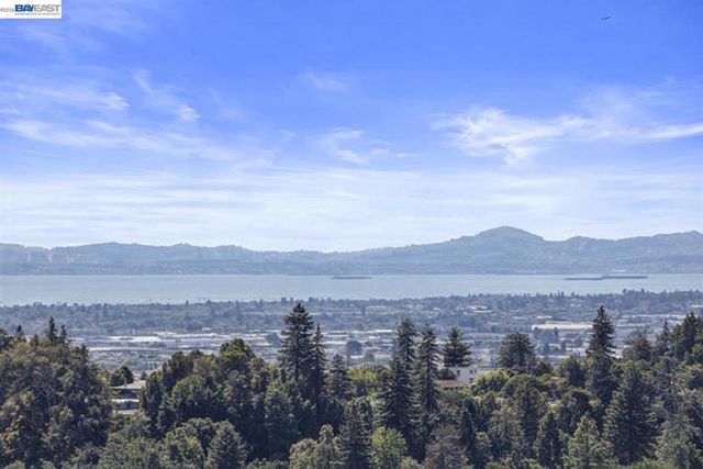 6403 Blue Rock Ct, Oakland, CA 94605