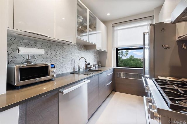 84-51 Beverly Road 6R, Kew Gardens, NY 11415