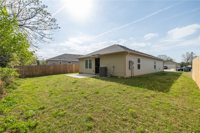 2418 S Ouachita Drive, Fayetteville, AR 72701