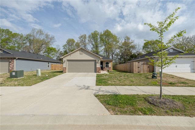 2418 S Ouachita Drive, Fayetteville, AR 72701