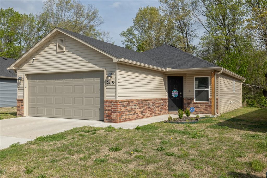 2418 S Ouachita Drive, Fayetteville, AR 72701