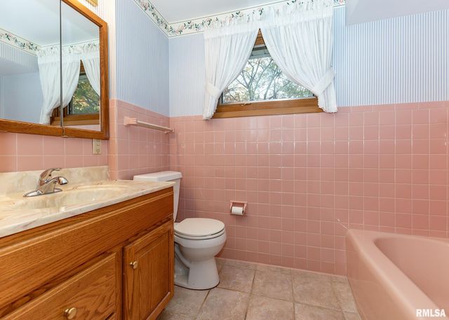 3332 16TH Street, Moline, IL 61265