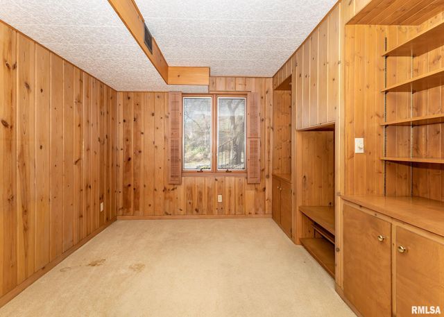 3332 16TH Street, Moline, IL 61265