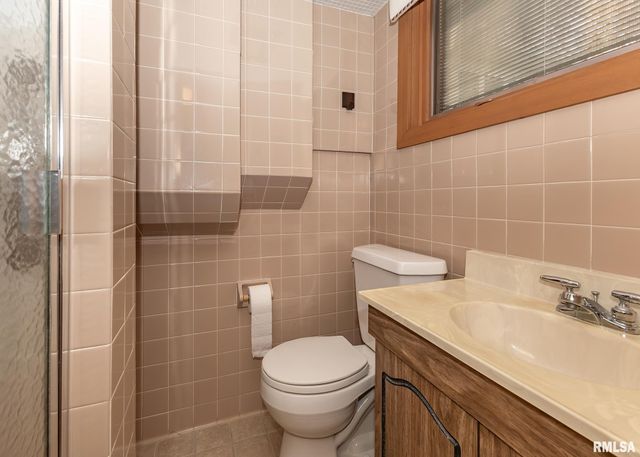 3332 16TH Street, Moline, IL 61265