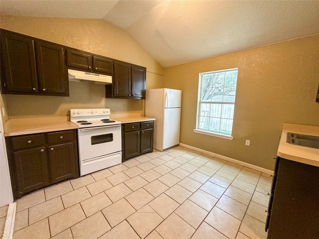 943 N Border Street, Cleburne, TX 76031