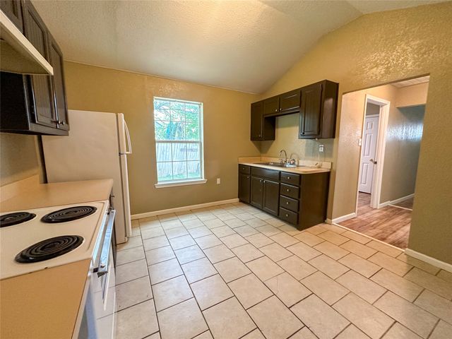 943 N Border Street, Cleburne, TX 76031
