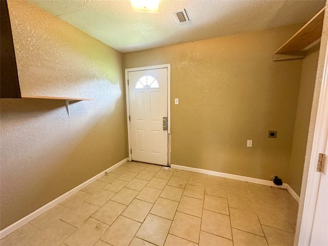 943 N Border Street, Cleburne, TX 76031