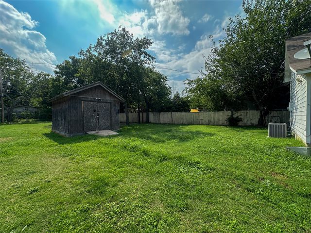 943 N Border Street, Cleburne, TX 76031