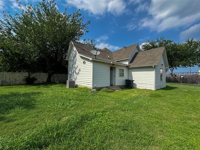 943 N Border Street, Cleburne, TX 76031