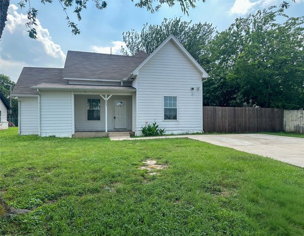 943 N Border Street, Cleburne, TX 76031