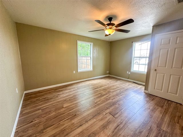 943 N Border Street, Cleburne, TX 76031