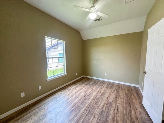 943 N Border Street, Cleburne, TX 76031