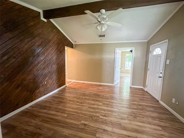 943 N Border Street, Cleburne, TX 76031