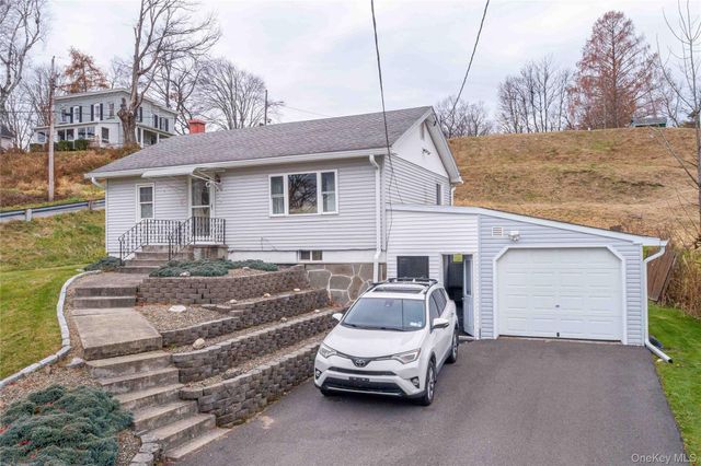 216 Hoyt Street, Port Ewen, NY 12429