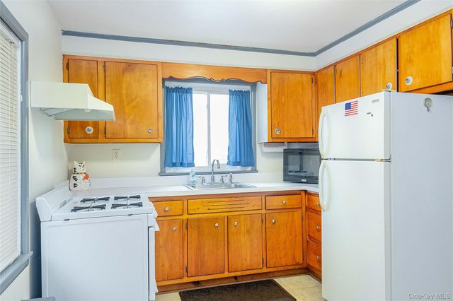 216 Hoyt Street, Port Ewen, NY 12429