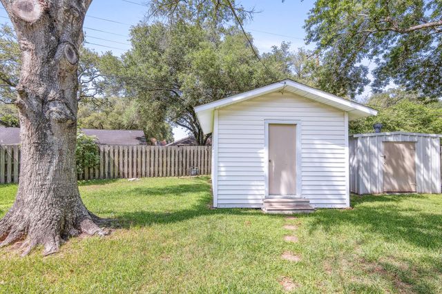 3010 Lamar Circle, El Campo, TX 77437