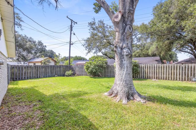 3010 Lamar Circle, El Campo, TX 77437