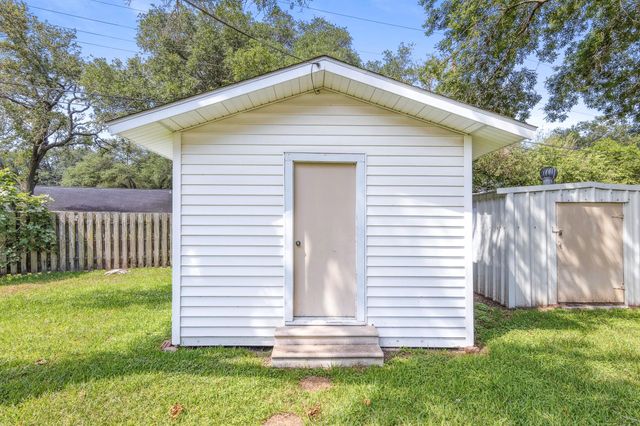 3010 Lamar Circle, El Campo, TX 77437