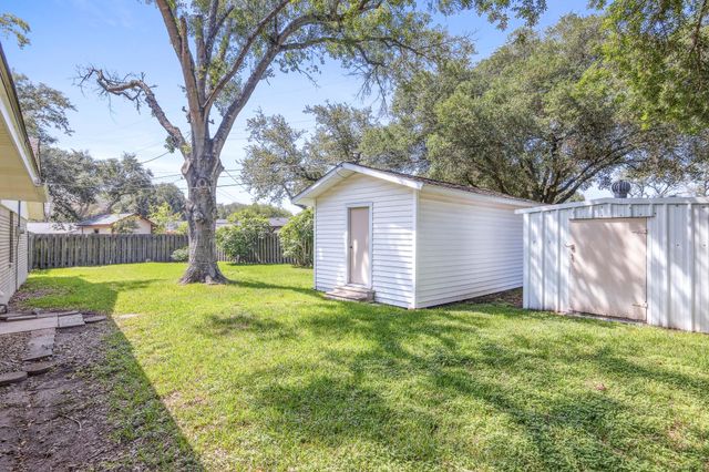 3010 Lamar Circle, El Campo, TX 77437