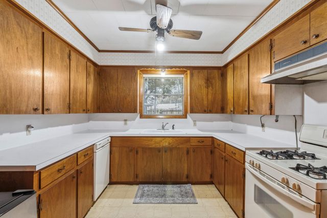 3010 Lamar Circle, El Campo, TX 77437