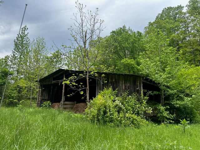 275 Horns River Road Road, Irvine, KY 40336