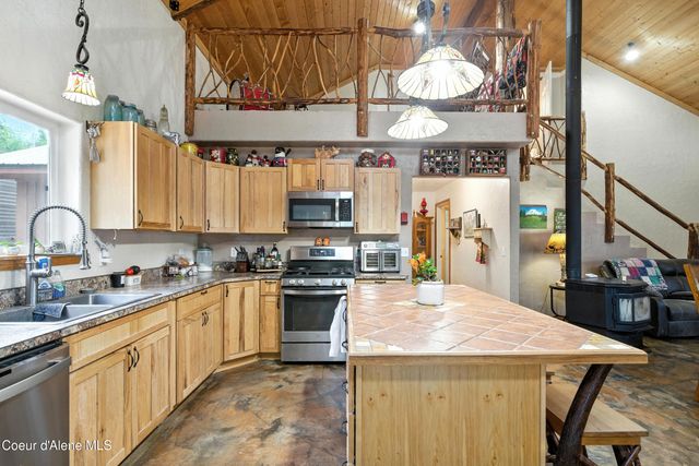 528 Trapper Creek RD, Sandpoint, ID 83864