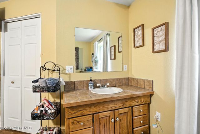 528 Trapper Creek RD, Sandpoint, ID 83864