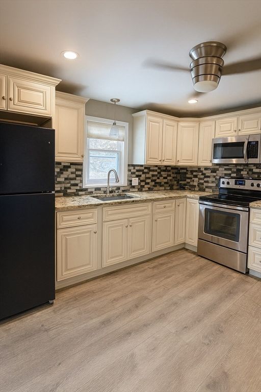 45 Roswell Ave 2, Dracut, MA 01826