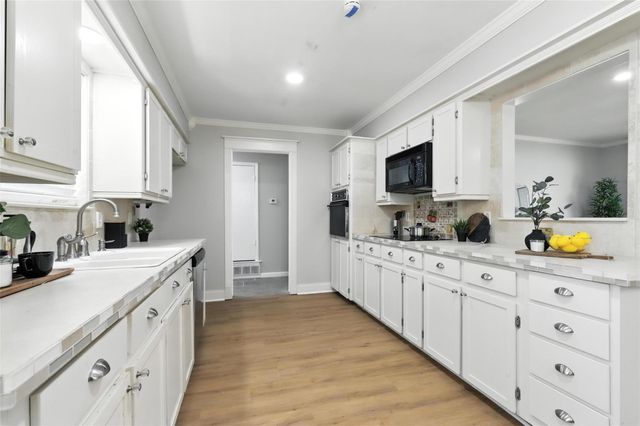 5610 Cuero Drive, De Cordova, TX 76049