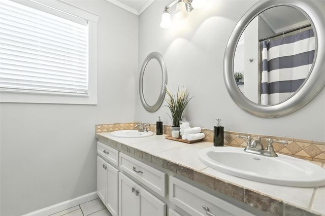 5610 Cuero Drive, De Cordova, TX 76049