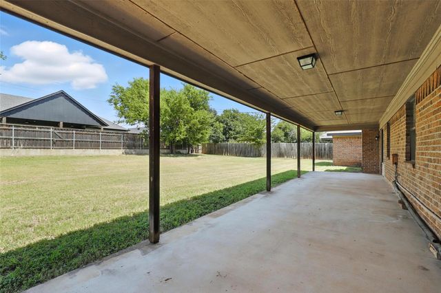 5610 Cuero Drive, De Cordova, TX 76049