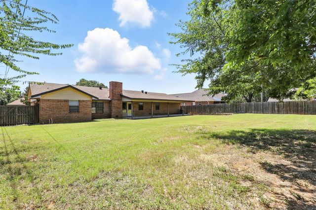 5610 Cuero Drive, De Cordova, TX 76049