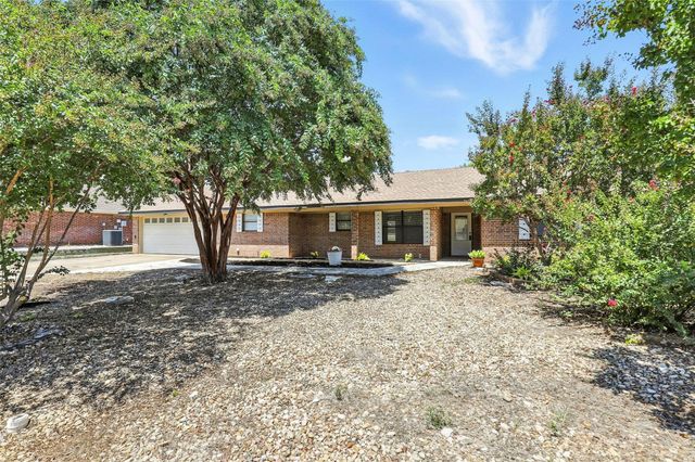 5610 Cuero Drive, De Cordova, TX 76049