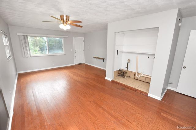 1935 Carmanbrook Parkway, Flint, MI 48507