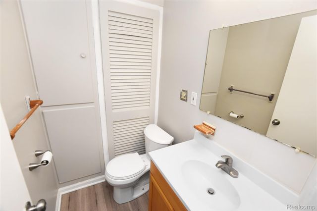 1935 Carmanbrook Parkway, Flint, MI 48507