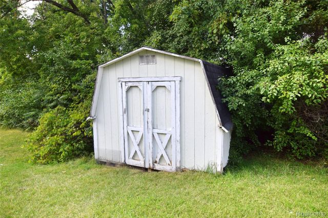 1935 Carmanbrook Parkway, Flint, MI 48507