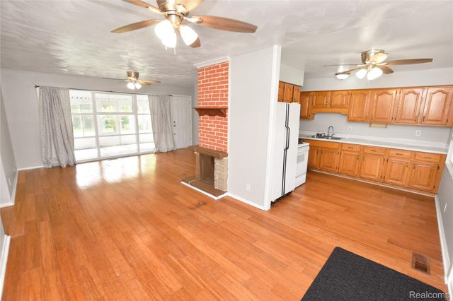 1935 Carmanbrook Parkway, Flint, MI 48507