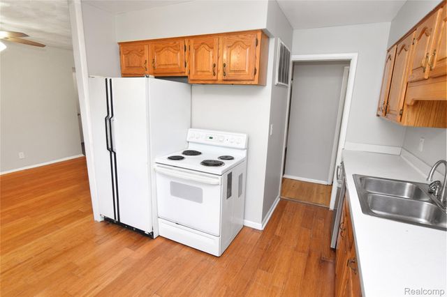 1935 Carmanbrook Parkway, Flint, MI 48507