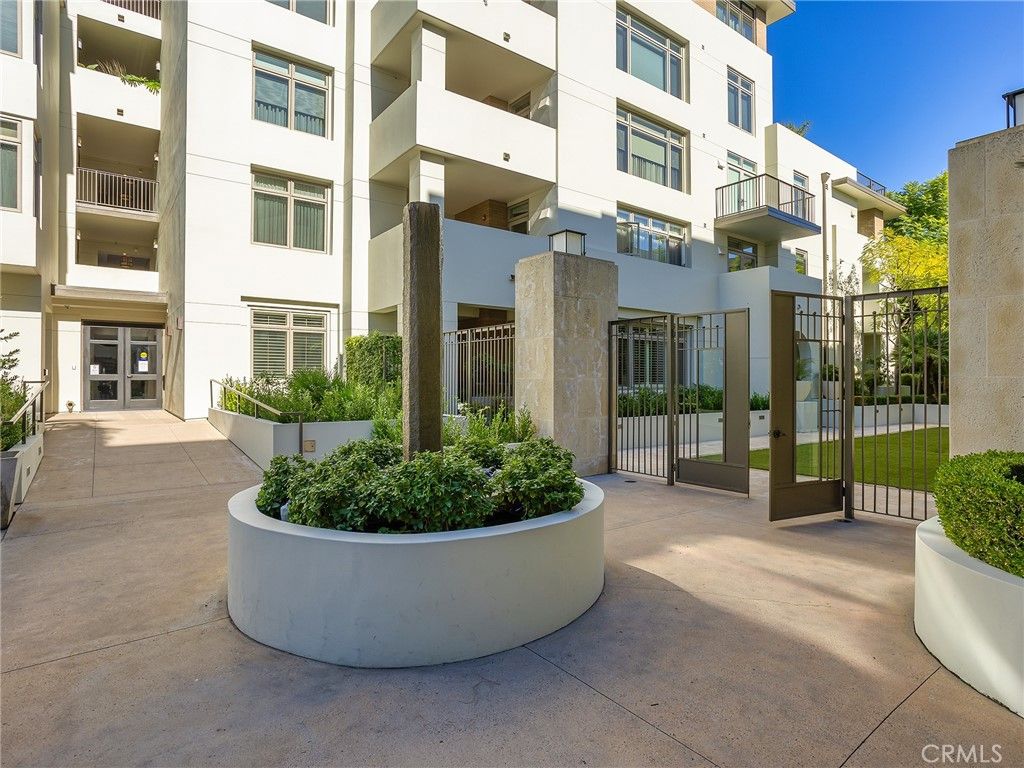 920 Granite Drive 213, Pasadena, CA 91101