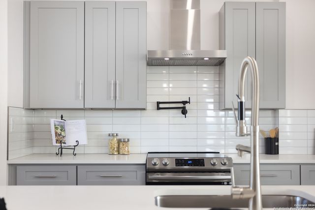 120 Pierce Ave, San Antonio, TX 78208