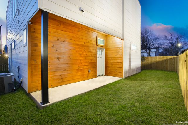 120 Pierce Ave, San Antonio, TX 78208