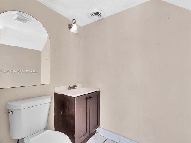 5710 NW 21st St 36-B, Lauderhill, FL 33313