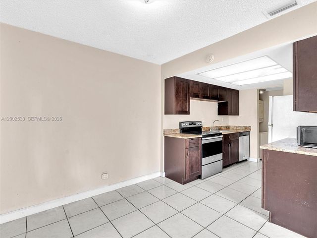 5710 NW 21st St 36-B, Lauderhill, FL 33313