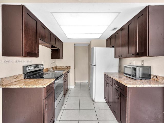 5710 NW 21st St 36-B, Lauderhill, FL 33313