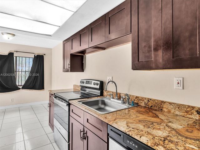 5710 NW 21st St 36-B, Lauderhill, FL 33313