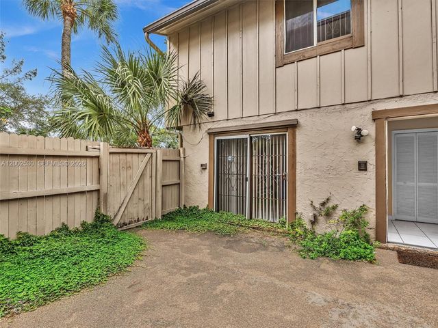 5710 NW 21st St 36-B, Lauderhill, FL 33313