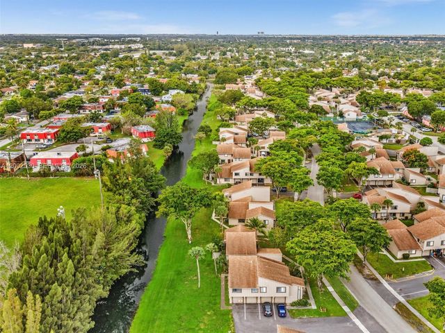 5710 NW 21st St 36-B, Lauderhill, FL 33313