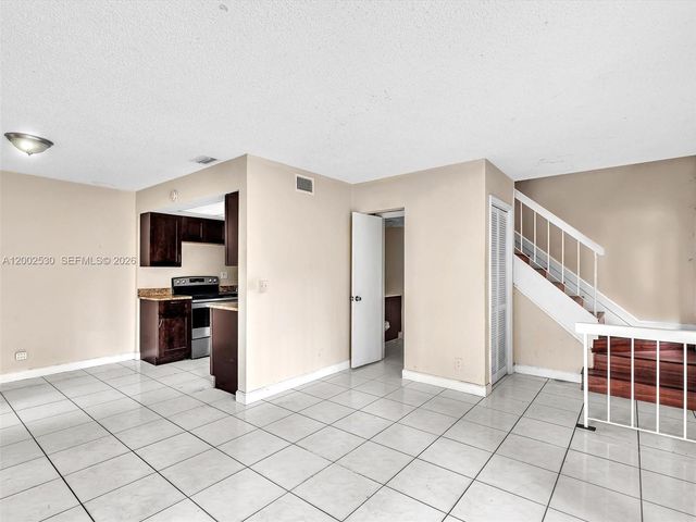 5710 NW 21st St 36-B, Lauderhill, FL 33313